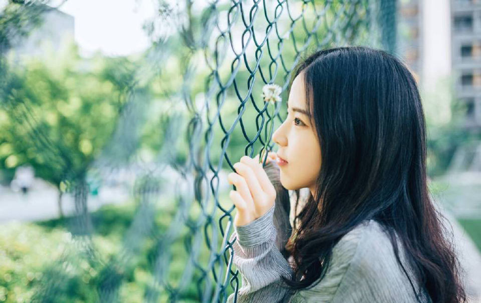 “岳父病了？要不我陪夫人去一趟？”刘璝有些讶然道。